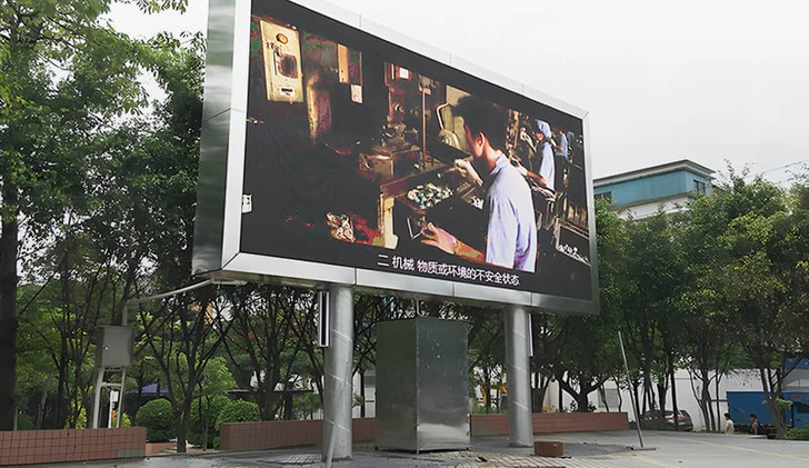 City Window Outdoor Plaza's Pillar-Supported Led Display Screen Advertising Wall